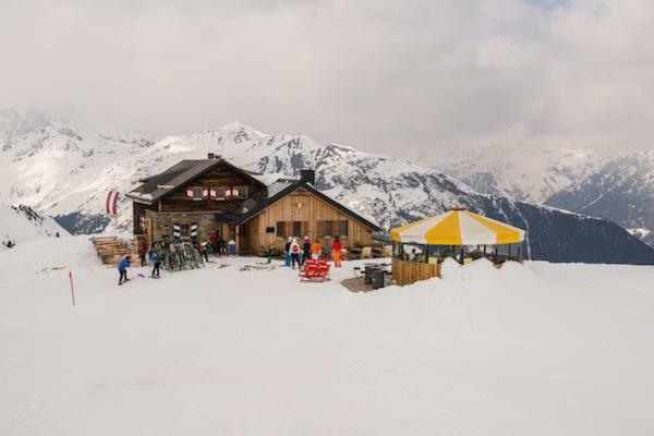 Apart Ladner See Bagian luar foto